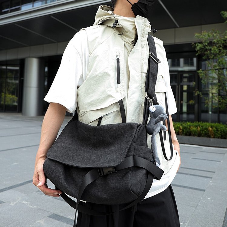 Canvas tote bag with frog plush keychain – view 2